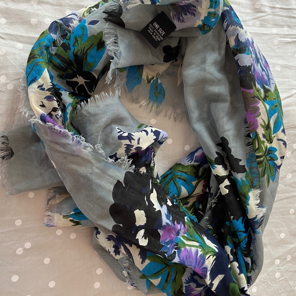 Gray floral scarf
